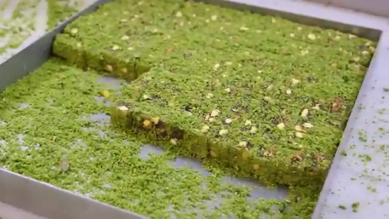 غذای خیابانی در ترکیه؛ پخت پرطرفدارترین باقلوا در استانبول