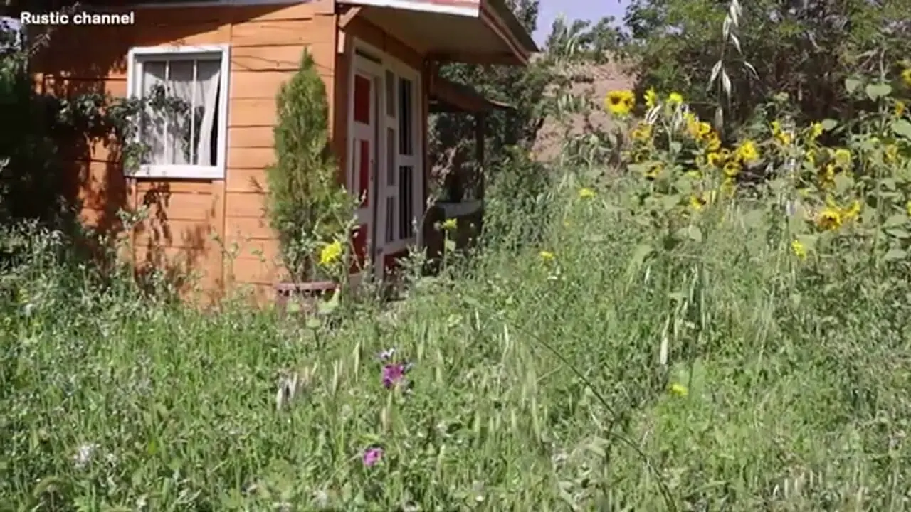 ببینید| غذای روستایی در افغانستان؛ پخت نان سنتی در تنور گِلی در روستایی زیبا