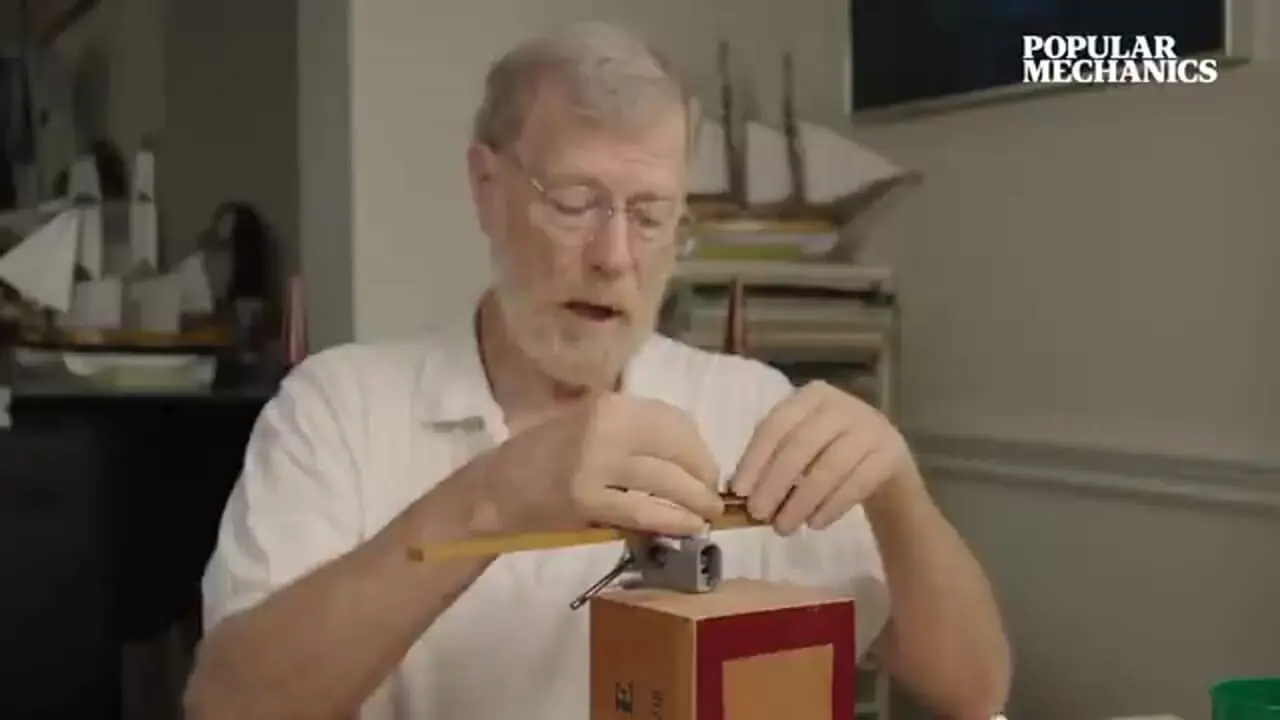 ببینید| هنر تماشایی یک هنرمند کانادایی برای ساخت کشتی در بطری شیشه ای