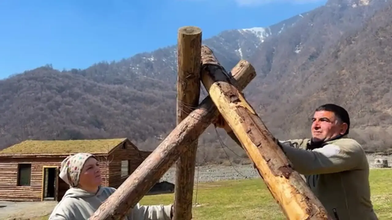 غذای روستایی در آذربایجان؛ تهیه دلمه، پخت کیک گردویی و کباب