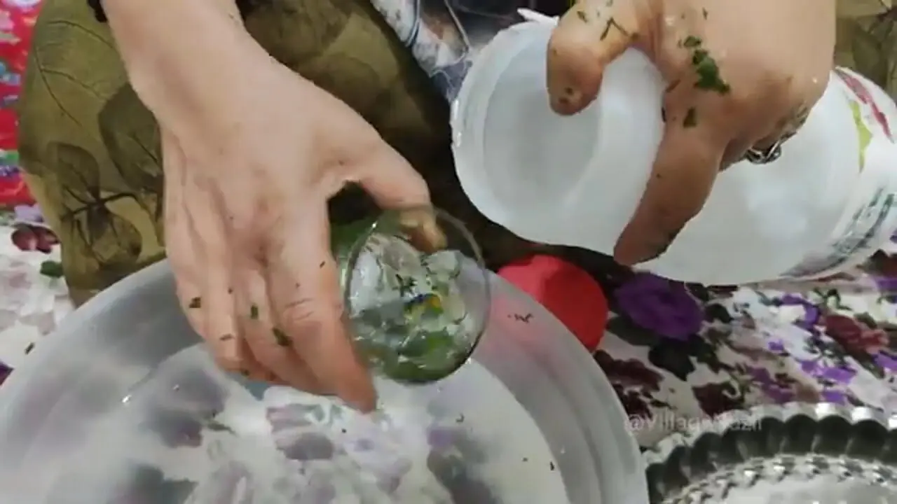 غذای روستایی در ایران؛ پخت خورشت کرفس سنتی