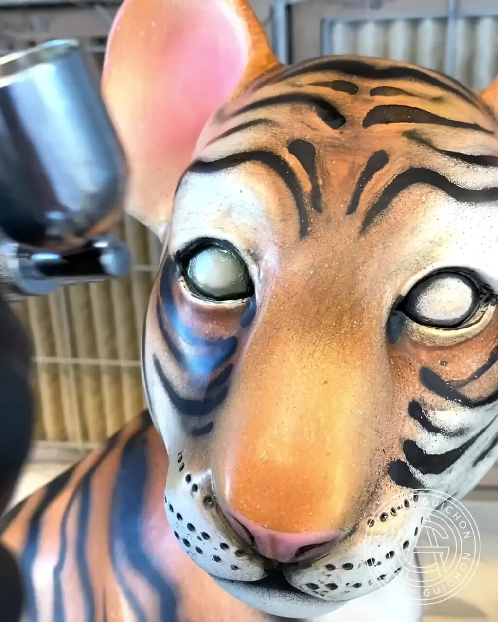 ببییند| مراحل ساخت یک ببر و توله اش در اندازه واقعی با شکلات در آمریکا