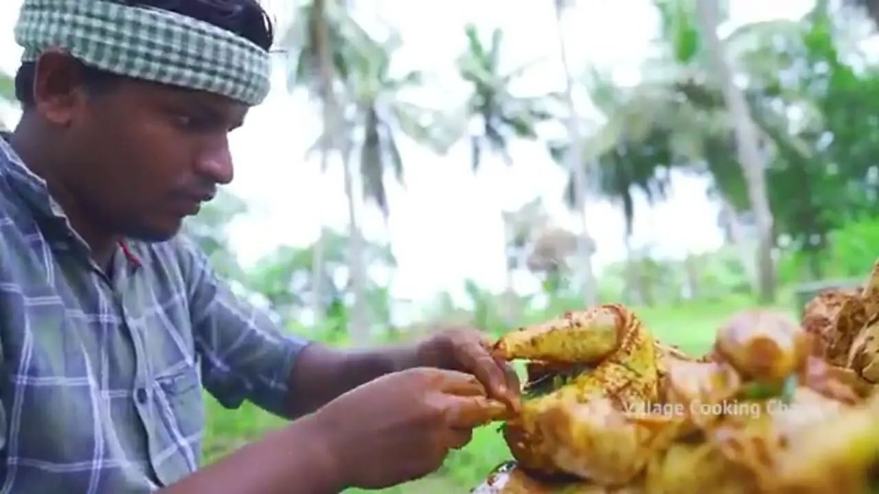 غذای روستایی در هند؛ پخت مرغ بریان در جنگل