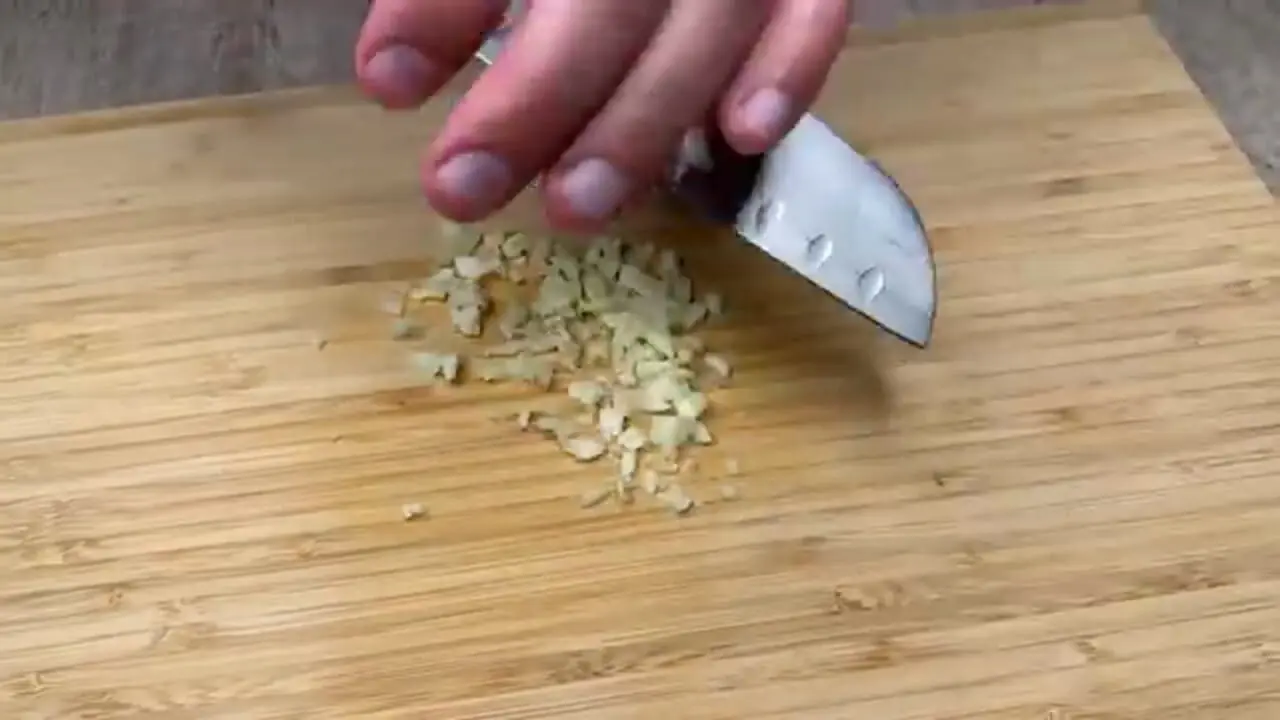 ببینید| طرز تهیه ران مرغ سرخ شده با قارچ؛ یک شام ایتالیایی جدید و خوشمزه