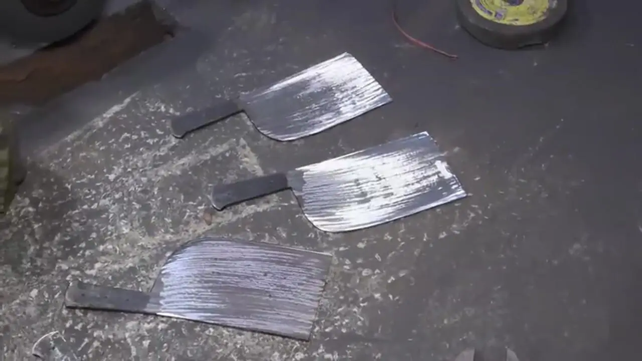 ببینید| فرآیند دیدنی تولید انبوه ساطور قصابی در کارگاهی در پاکستان