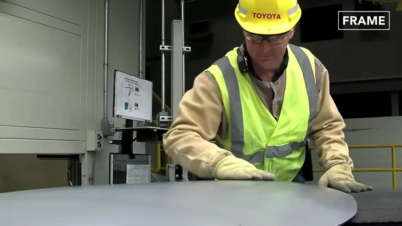 خودروی تویوتا کراون لوکس و محبوب چگونه در ژاپن تولید می شود؟