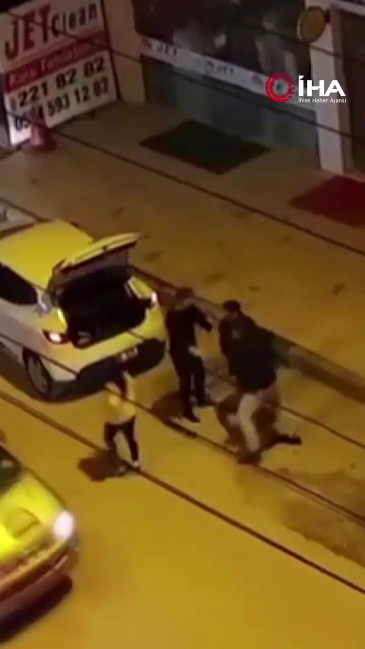 ببینید؛ برخورد غیرانسانی یک مرد با زن جوان در خیابان بعد از مشاجره لفظی!