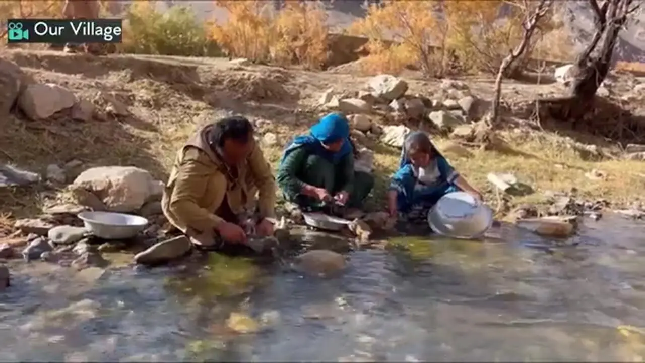ببینید| غذای روستایی در افغانستان؛ طبخ کله پاچه در کوهستان