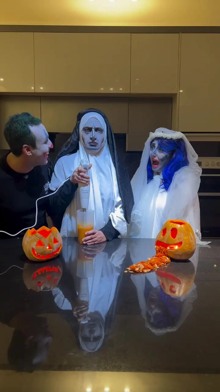 ببینید؛ جشن هالووین در خانه فاطمه گودرزی؛ آموزش آشپزی!