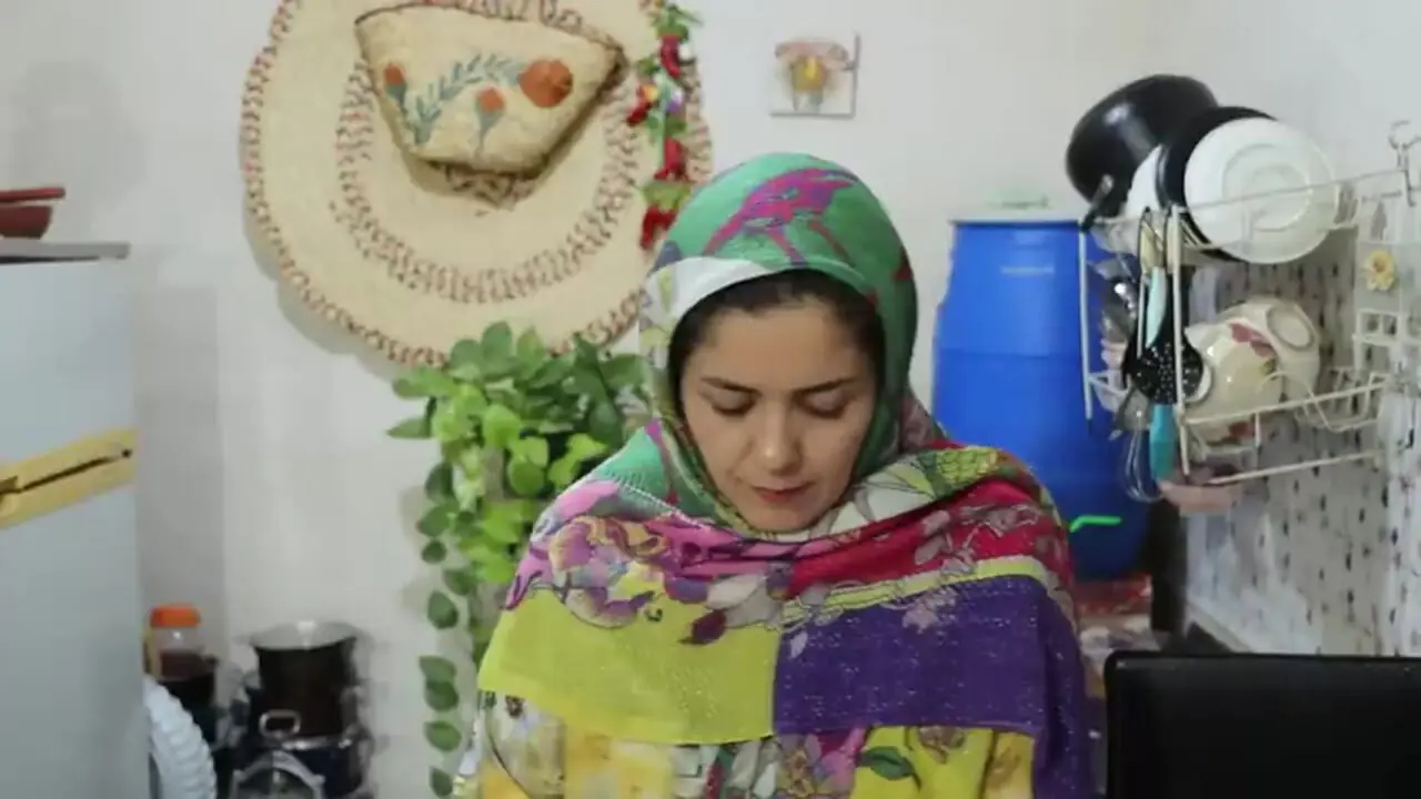 غذای روستایی در ایران؛ پخت کباب کوبیده و تهیه نان به روش سنتی