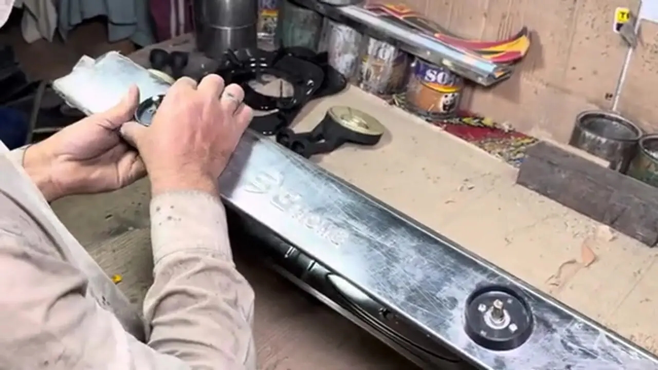 ببینید| مراحل دیدنی تولید اجاق گاز دو شعله در کارگاهی در پاکستان