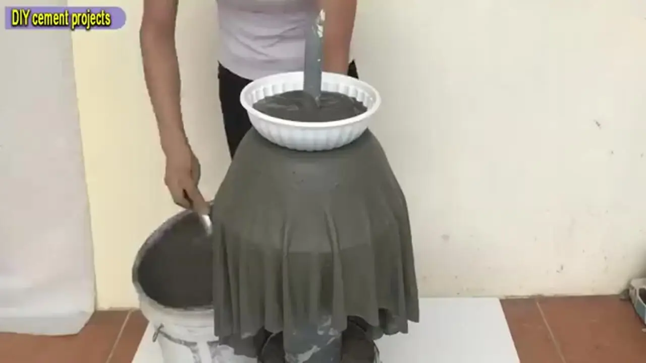 ببینید| نحوه ساخت یک گلدان خاص با پارچه قدیمی و سیمان به روش چینی ها