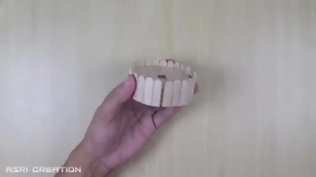 ببینید| روند ساخت یک چراغ خواب زیبا با چوب بستنی و به روش استاد اندونزیایی