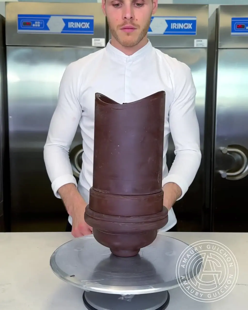 فرآیند ساخت یک لوکوموتیو با 43 کیلوگرم شکلات تلخ