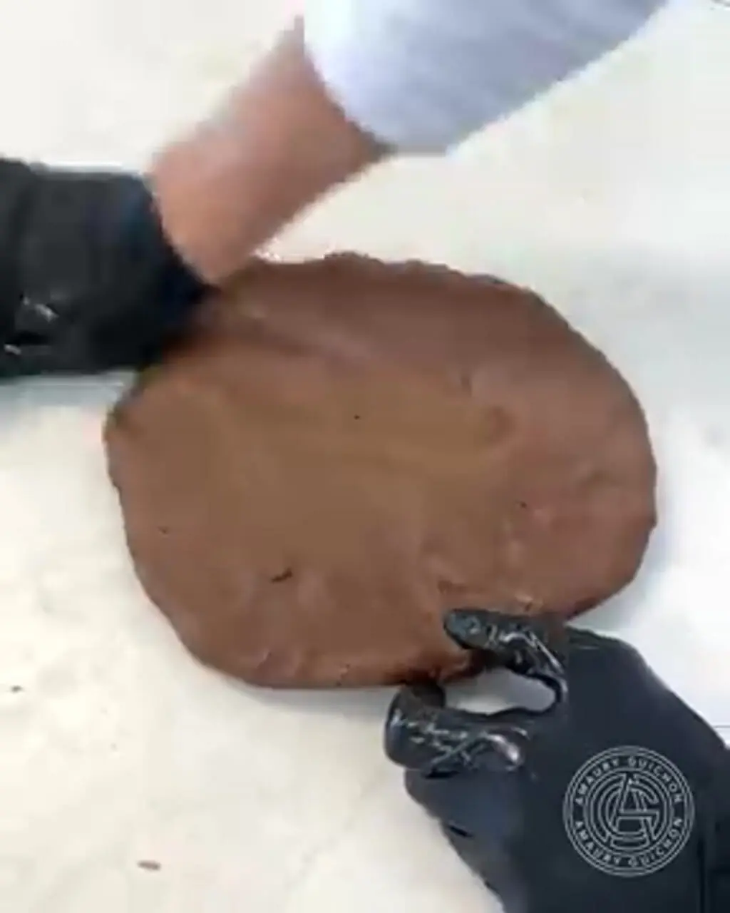 مراحل درست کردن یک فیل دو متری با شکلات به روس قناد ماهر آمریکایی