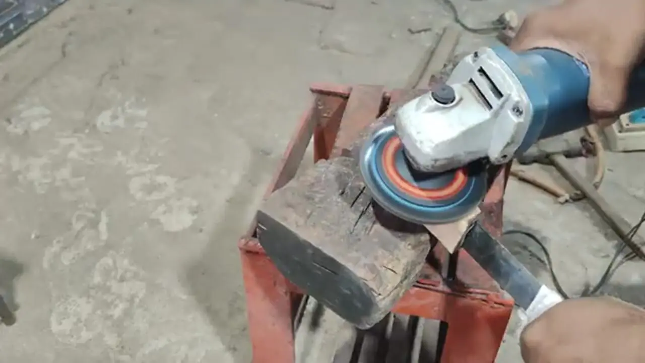 مراحل ساخت یک چاقوی تیز با استفاده از فنر قدیمی و زنگ زده