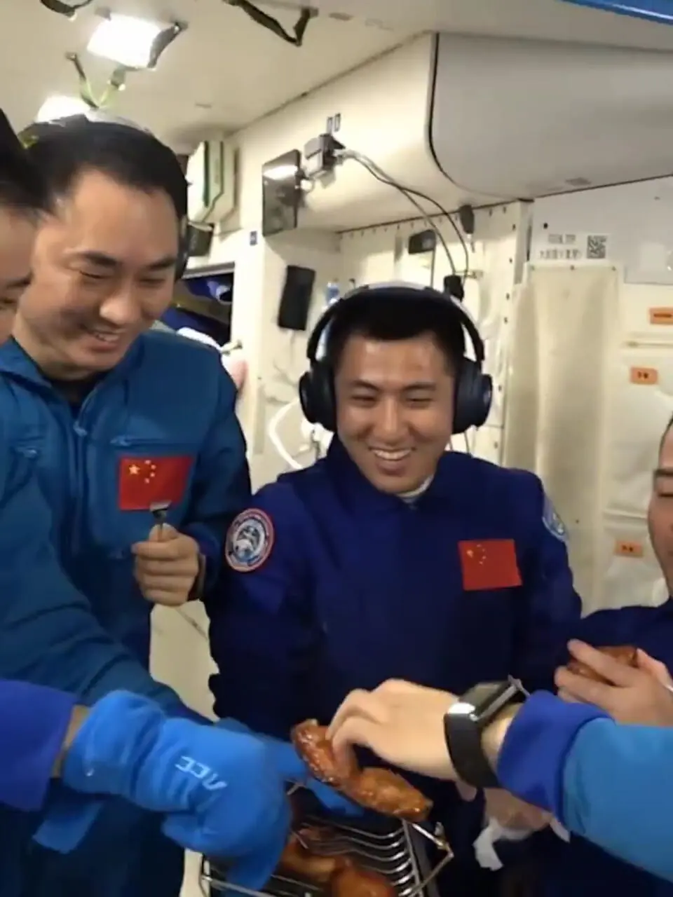 ببینید؛ بال کبابی در فضا!