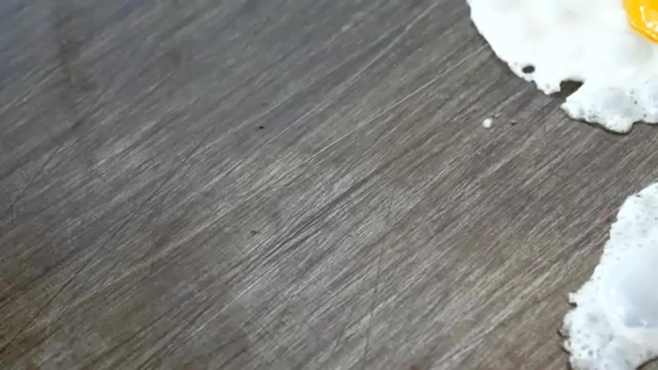 غذای خیابانی در کره؛ چیز برگر با تخم مرغ سرخ شده در سئول