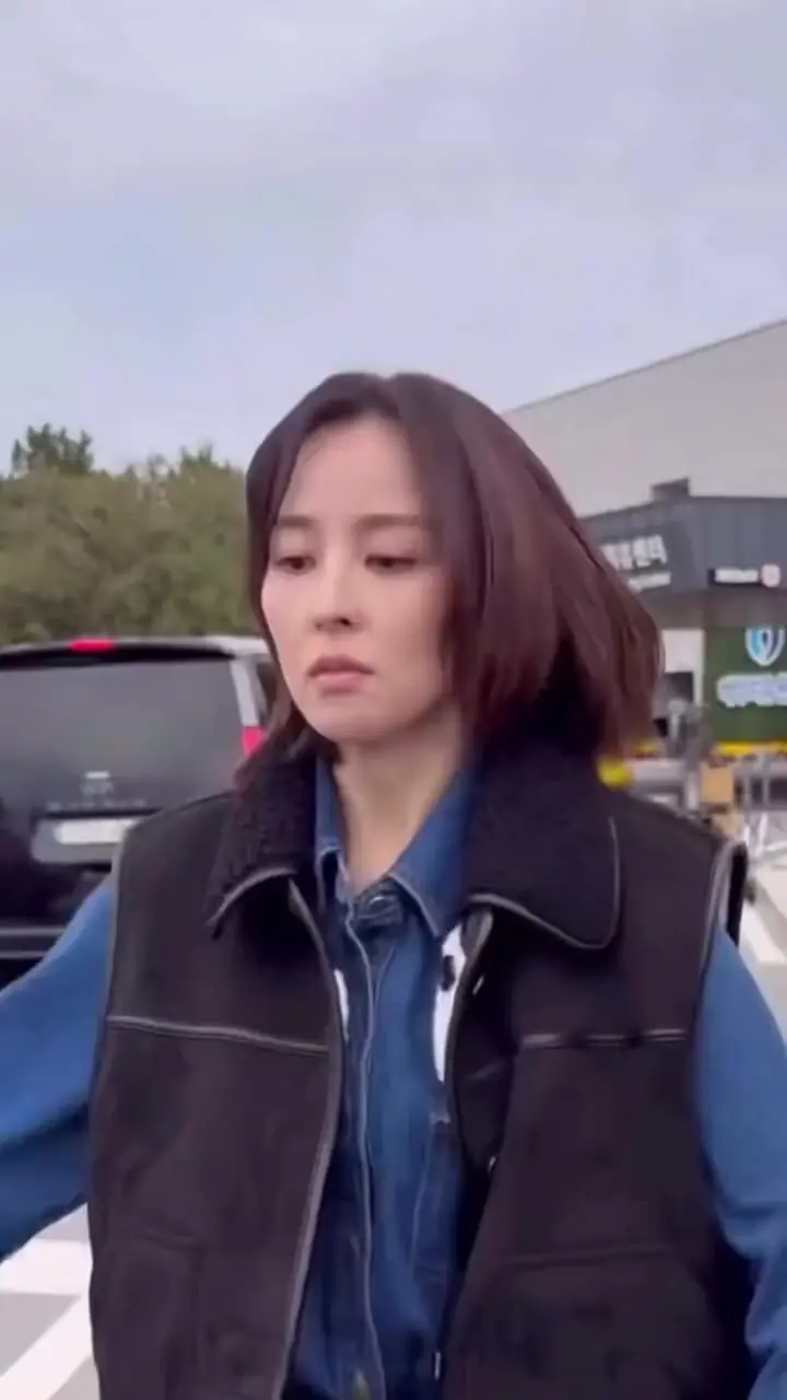 سفر زمان؛ راه رفتن بامزۀ «سوسانو» برای تبلیغ سریال جدیدش