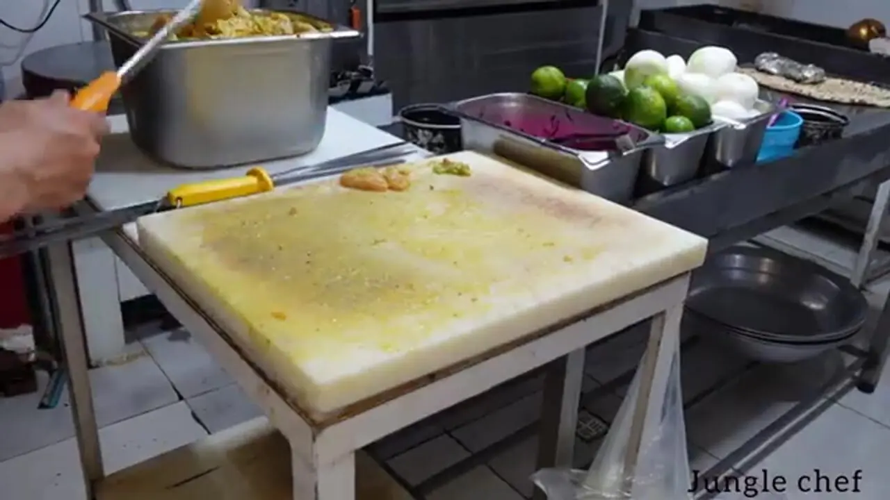 غذای خیابانی در ایران؛ پخت کباب بناب و جوجه کباب در اندیشه