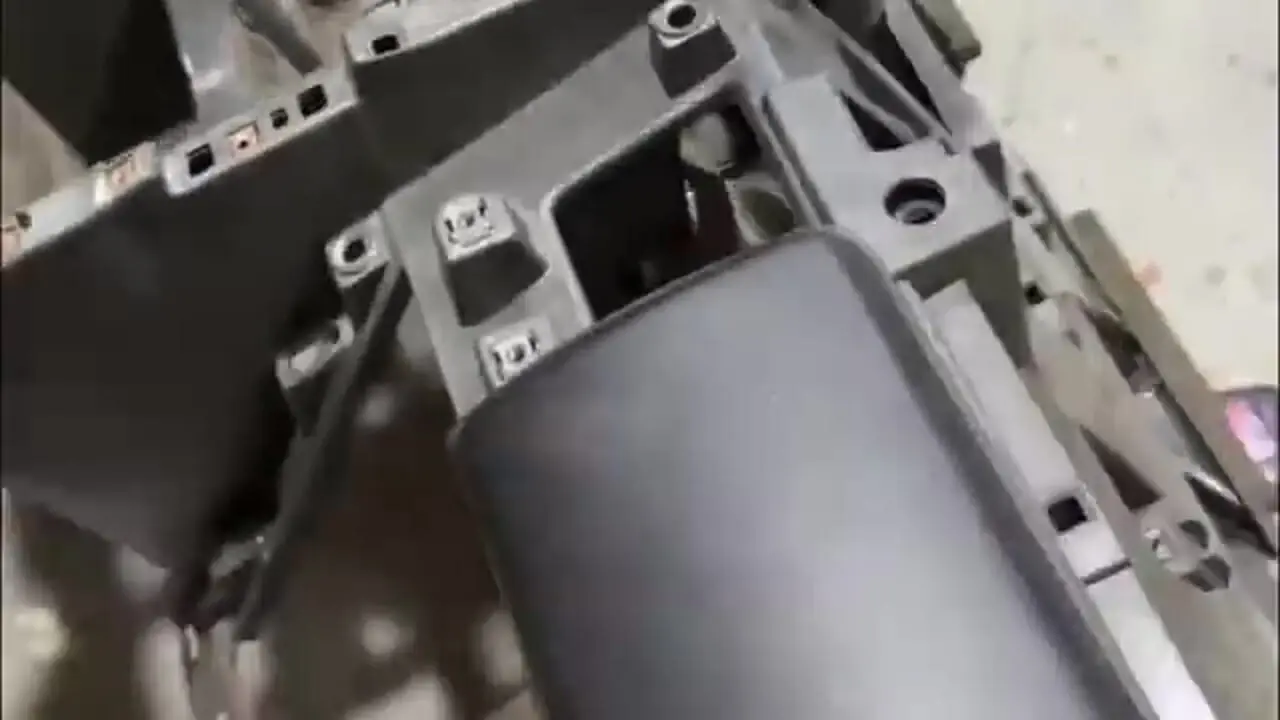 مراحل جذاب بازسازی، تعمیر و رنگ آمیزی یک هامر افسانه ای زنگ زده در چین