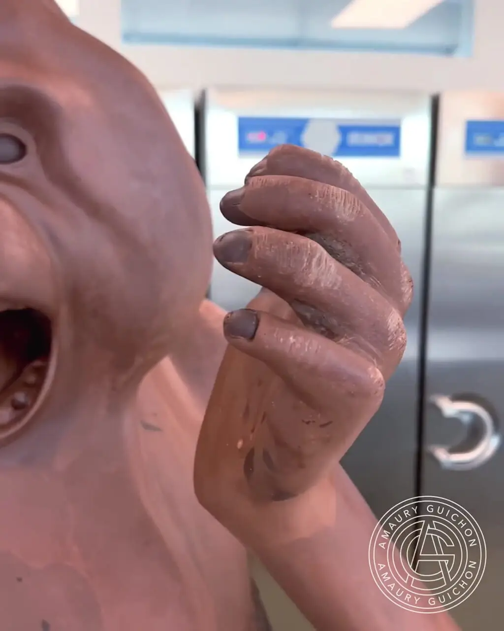 مراحل ساخت یک اورانگوتان بزرگ با 63 کیلوگرم شکلات خالص به روش قناد ماهر آمریکایی