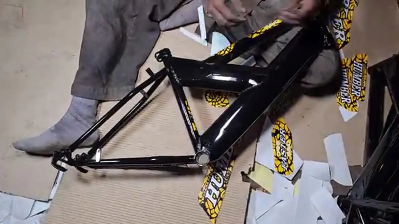 مراحل دیدنی تولید دوچرخه کوهستان در کارگاهی در پاکستان