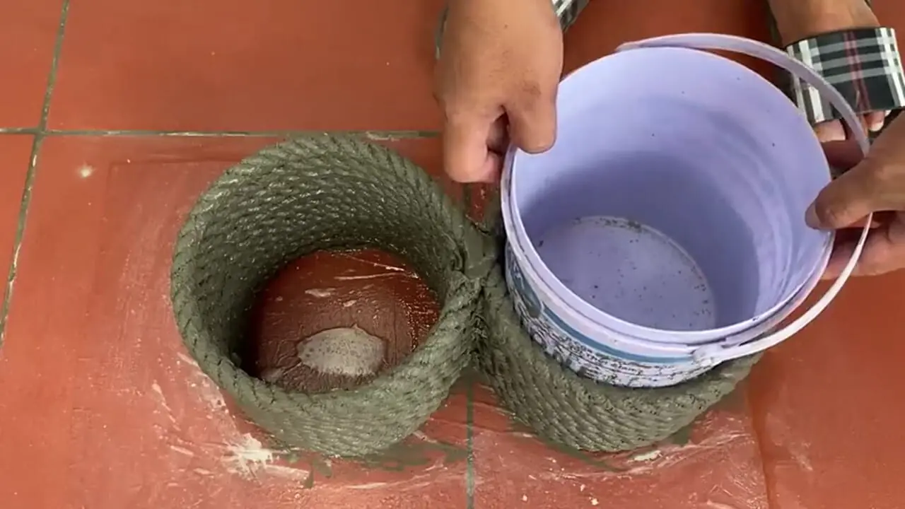 آموزش ساخت گلدان دوقلو با سیمان، طناب و سطل پلاستیکی