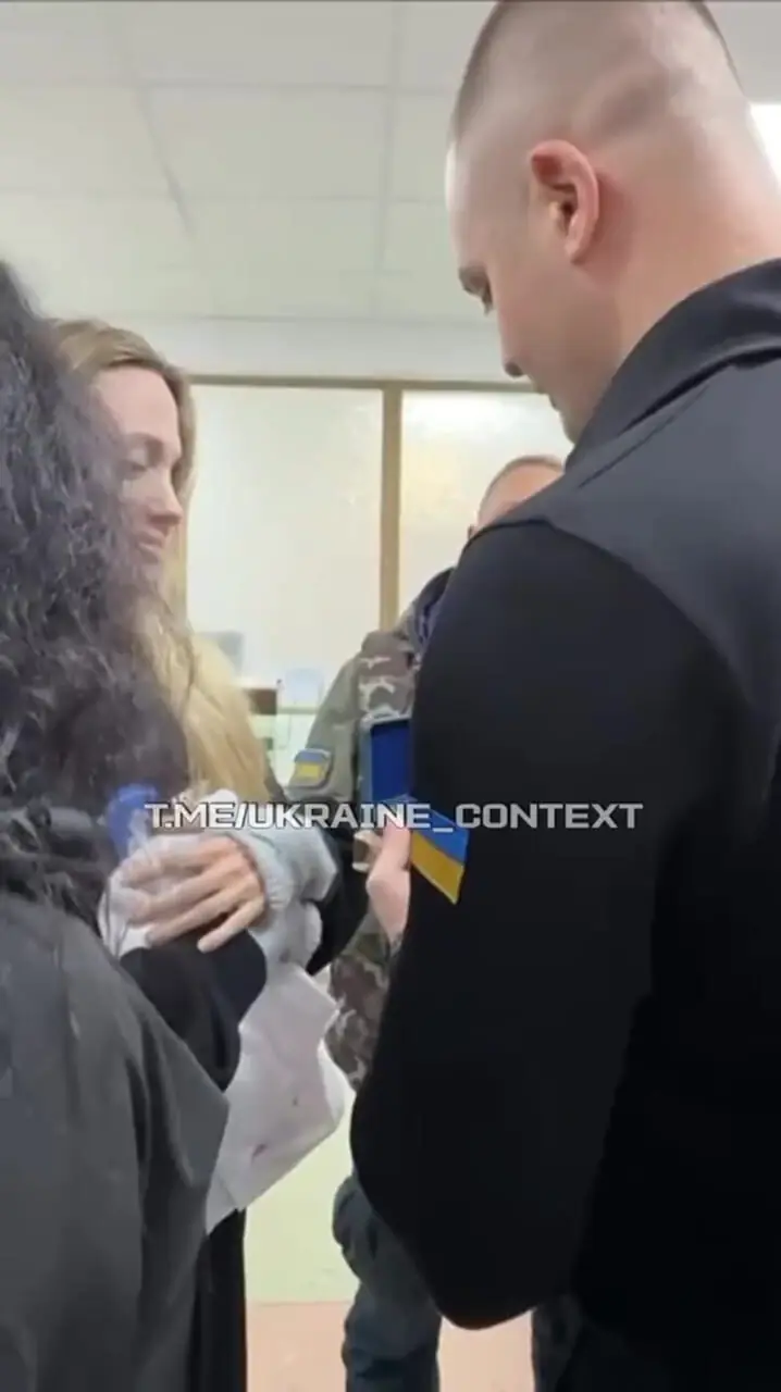 ببینید؛ دستگیری بادیگارد آنجلینا جولی در اوکراین برای بردن او به میدان نبرد با روسیه