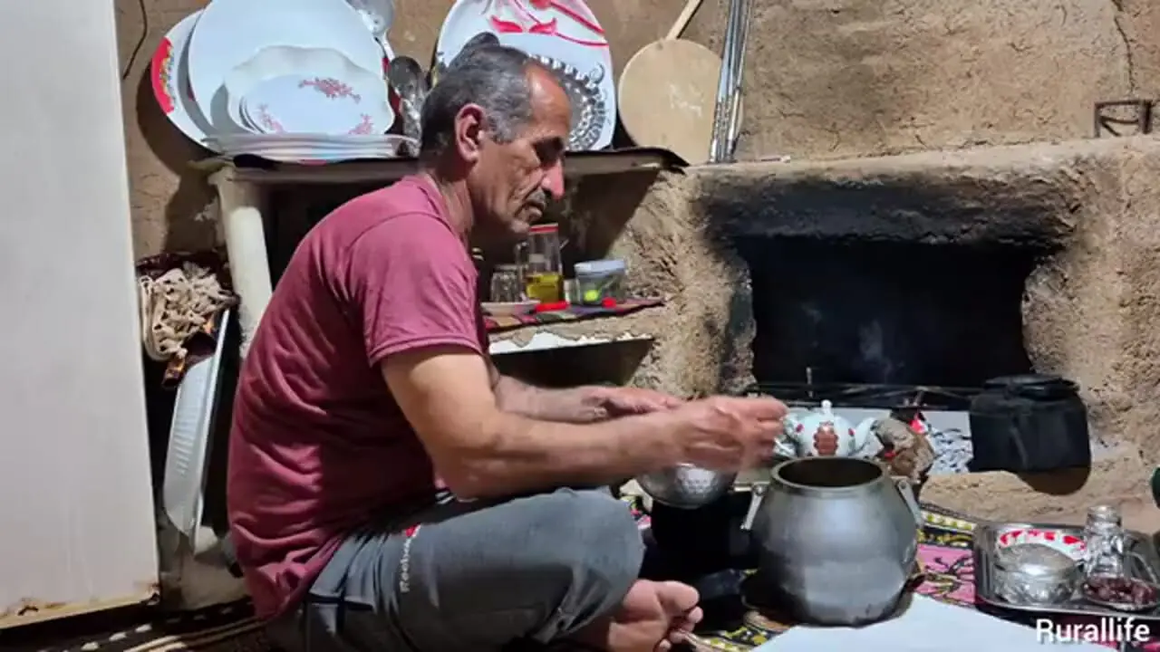 غذای روستایی در ایران؛ پخت خورشت آلو به روش سنتی