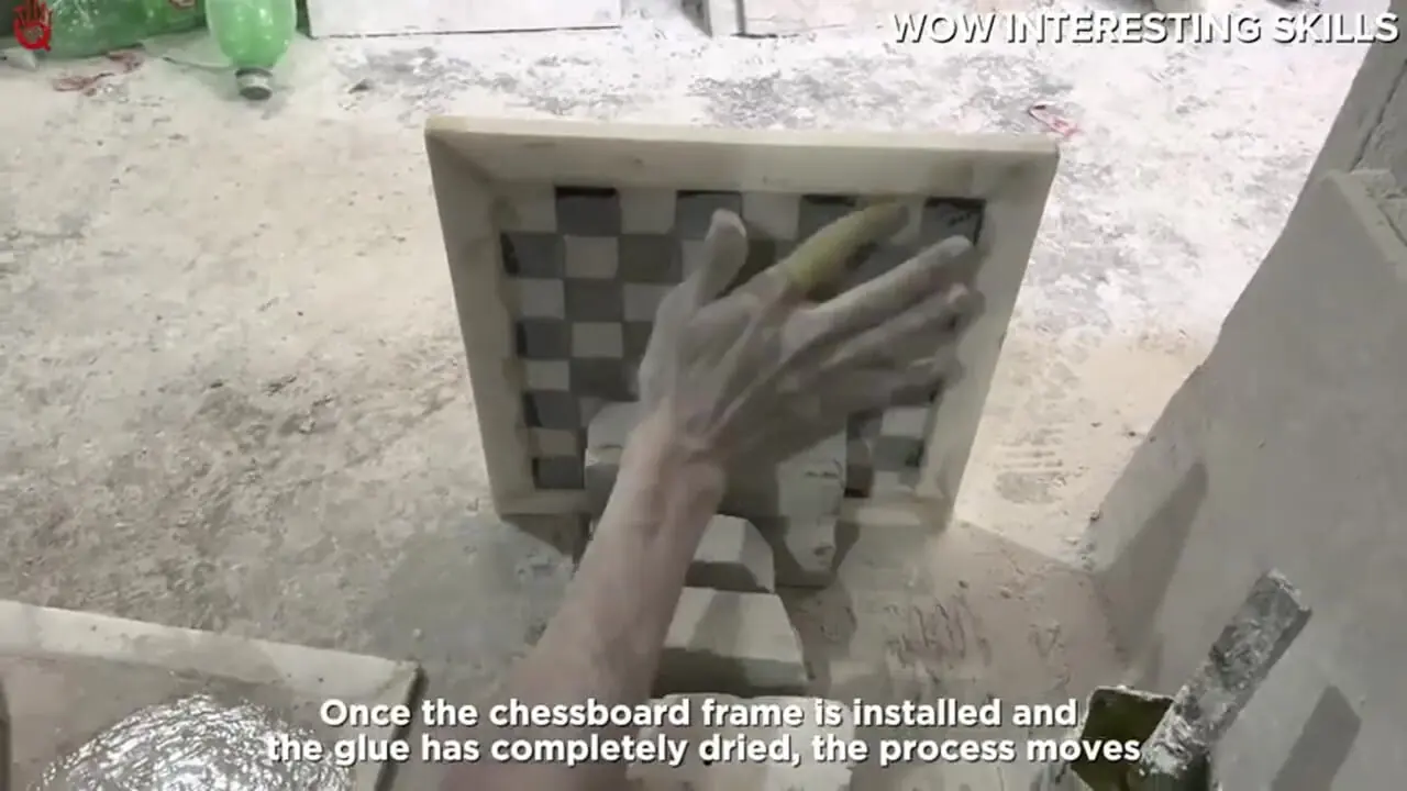 مراحل دیدنی ساخت صفحه و مهره های شطرنج با سنگ در پاکستان