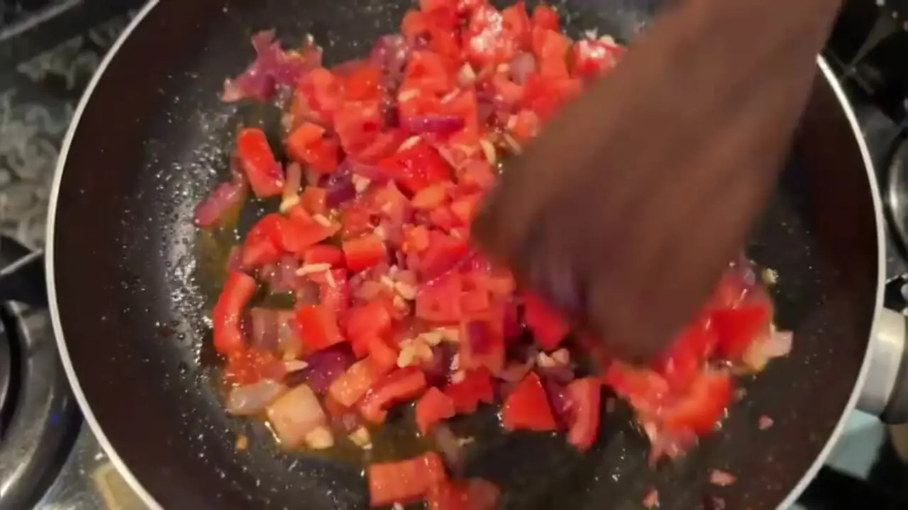 طرز تهیه خوراک مرغ مجارستانی توسط آشپز مشهور ایتالیایی