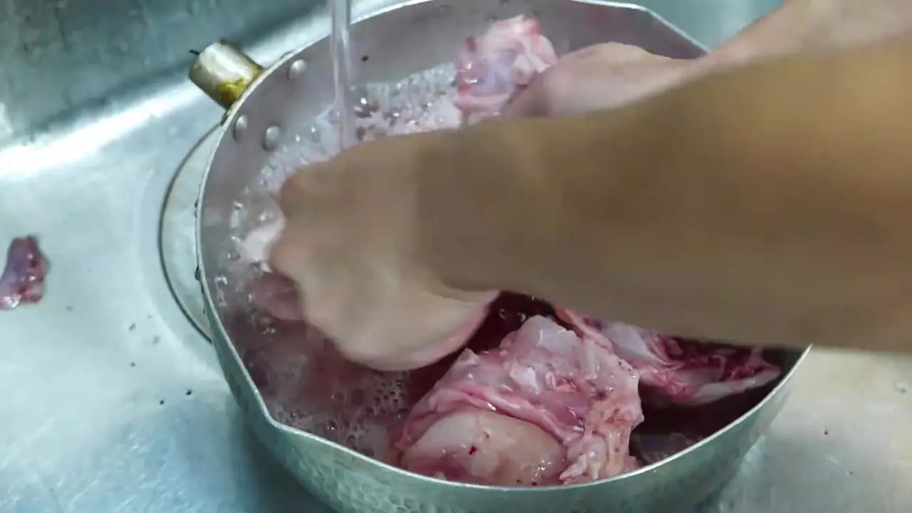 غذای خیابانی در ژاپن؛ تهیه دو نوع غذا با ماهی بادکنکی سمی در اوکیناوا