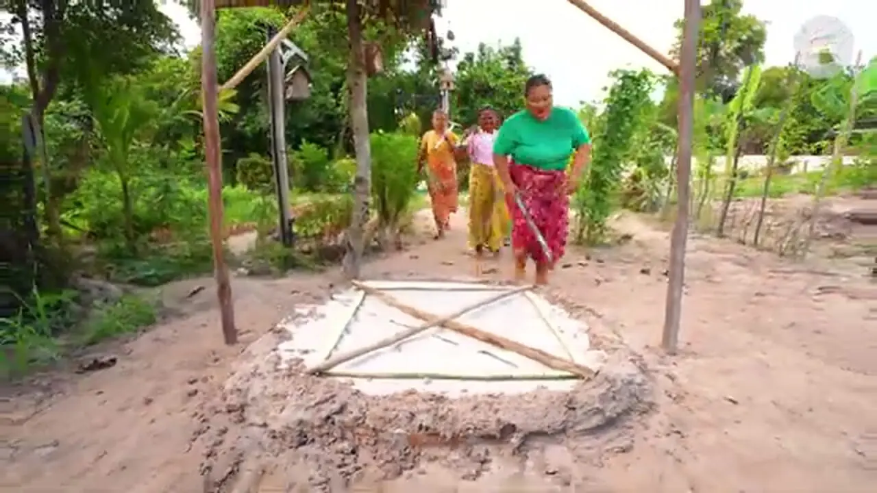 غذای روستایی در سنگاپور؛ کباب کردن 100 بلدرچین در تنور زیر زمینی