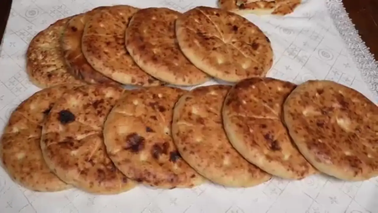 غذای روستایی در روسیه؛ پخت نان سنتی در تنور