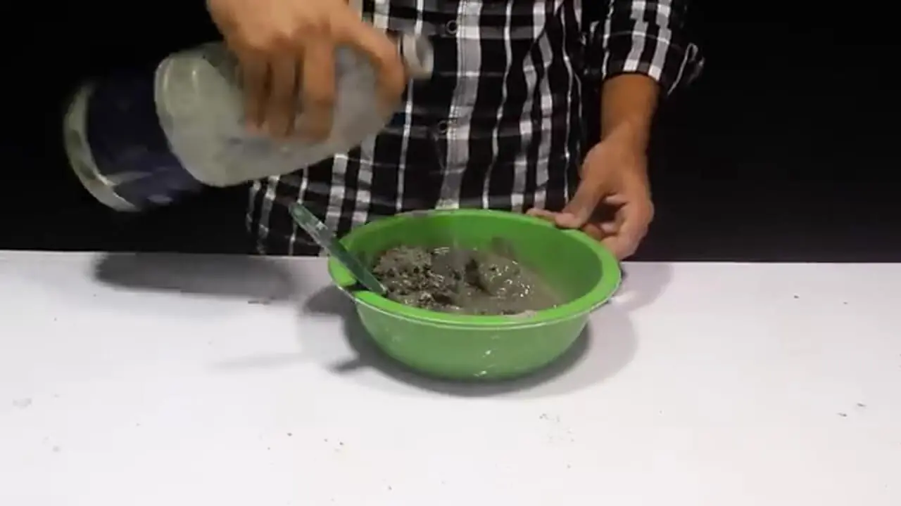 ببینید| نحوه درست کردن یک آبنمای زیبا با بطری نوشابه و لوله پی وی سی