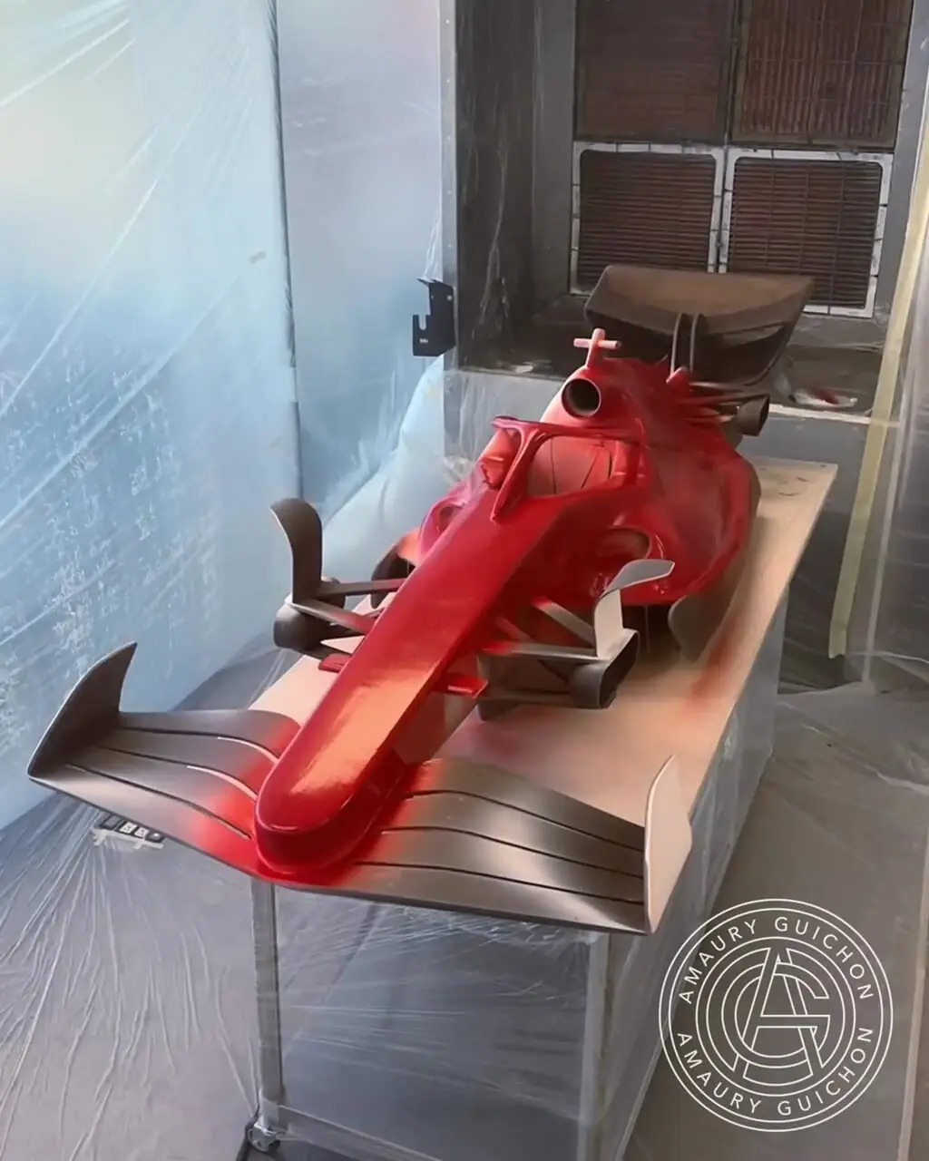 مراحل دیدنی ساخت یک خودروی مسابقات فرمول یک با 60 کیلوگرم شکلات تلخ