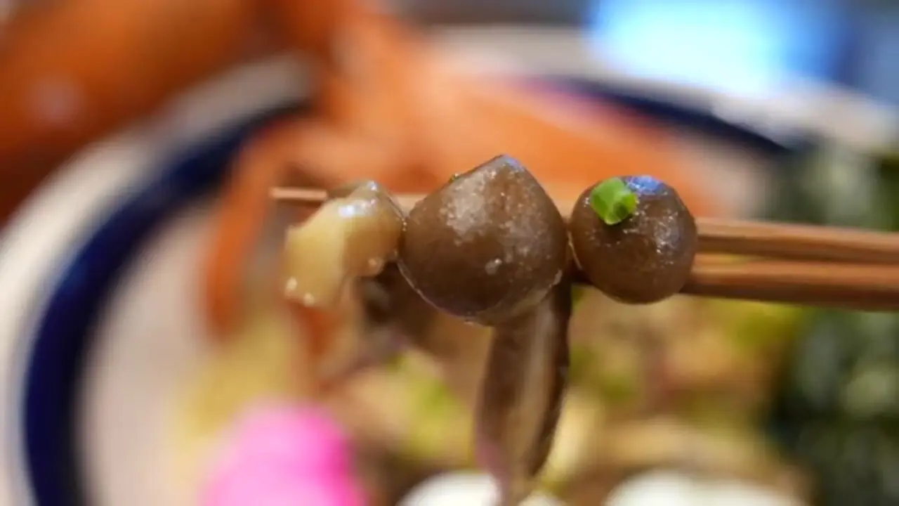 غذای خیابانی در ژاپن؛ تهیه رامن با لابستر و پنیر کبابی در اوکیناوا