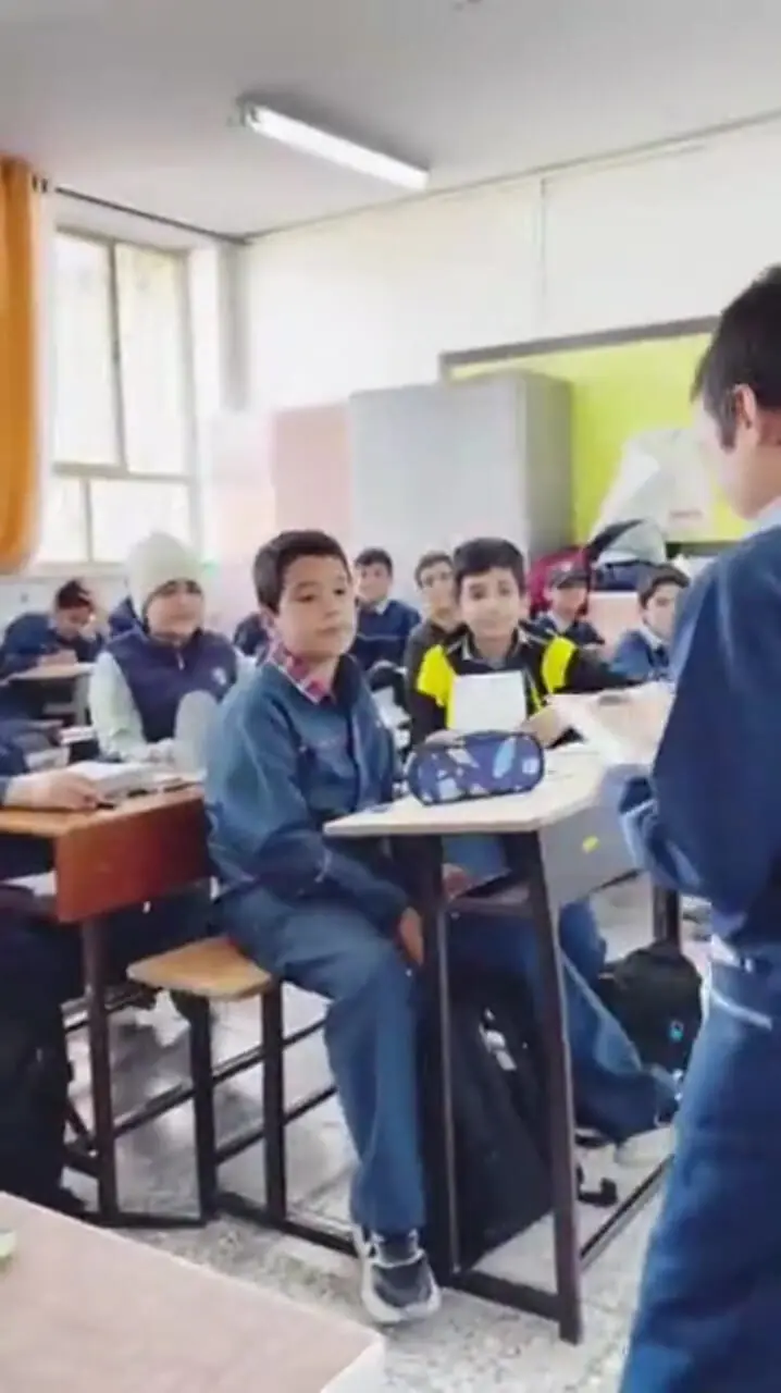 ببینید؛ اقدام تحسین برانگیز معلم ایرانی با رویای بزرگسالی دانش آموزان