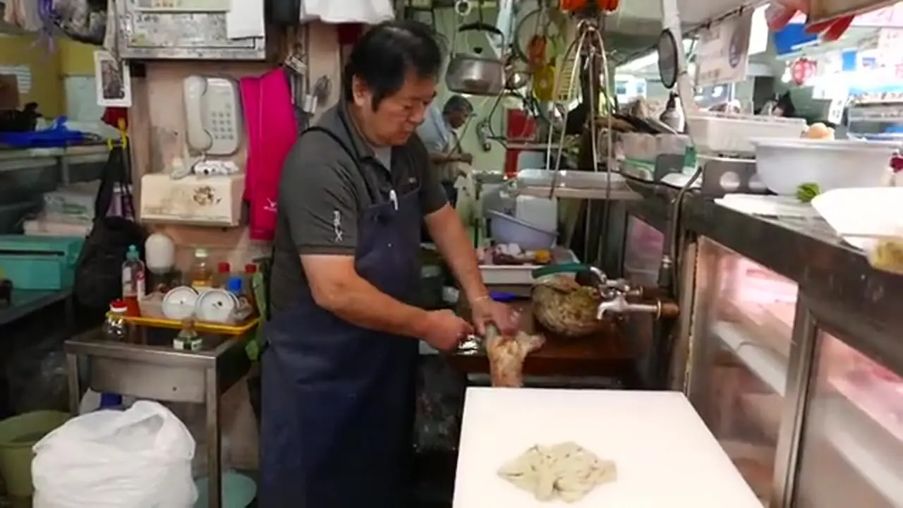 غذای خیابانی در ژاپن؛ تهیه غذاهای متنوع با صدف و صدف حلزونی در اوکیناوا