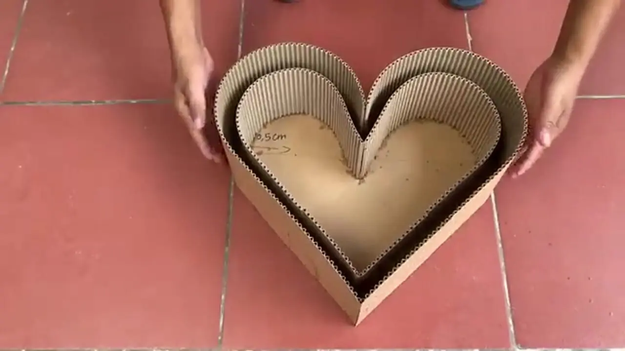 آموزش ساخت یک گلدان متفاوت با سیمان و مقوا به روش استاد چینی