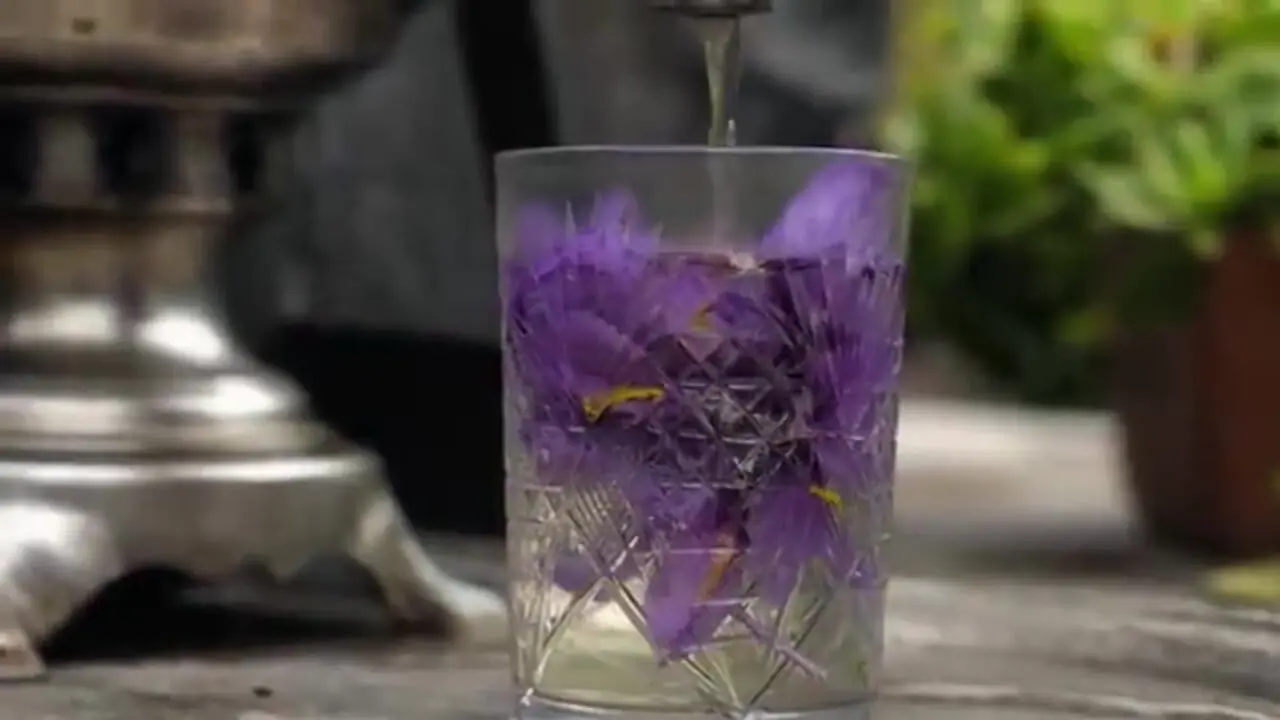 غذای روستایی در آذربایجان؛ کباب ماهی سالمون در طبیعت