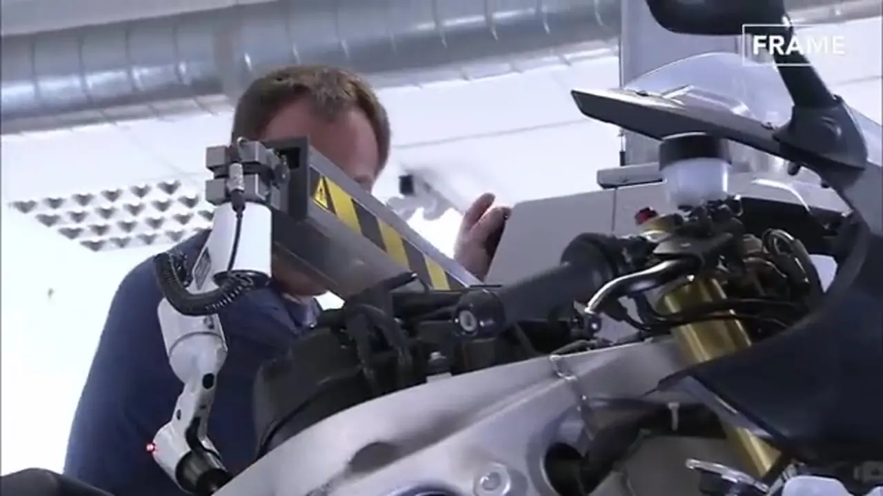 نگاهی به مراحل تولید موتورسیکلت بی ام و اس۱۰۰۰آرآر