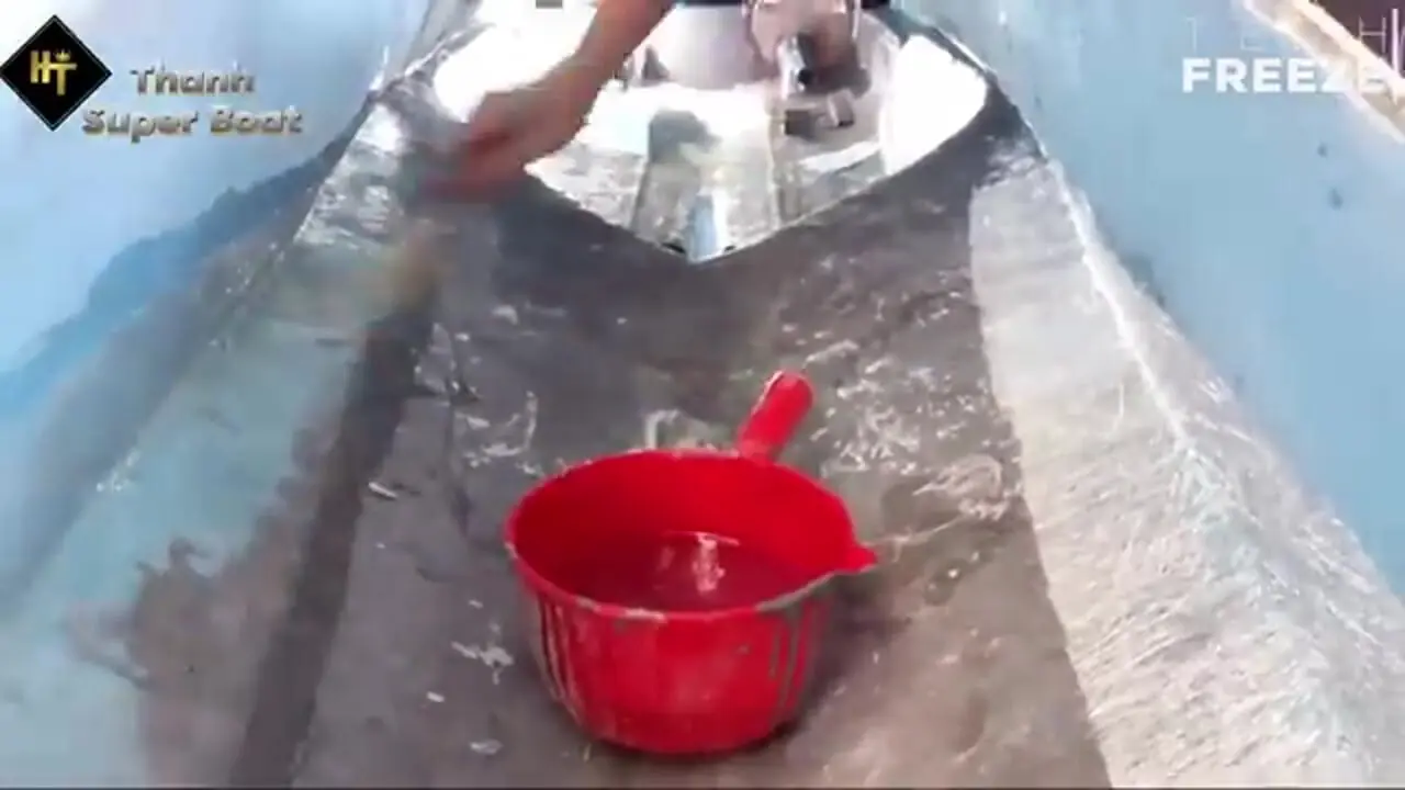 ببینید| مراحل ساخت یک قایق پر سرعت شبیه جنگنده سوخو 35 به روش استاد چینی