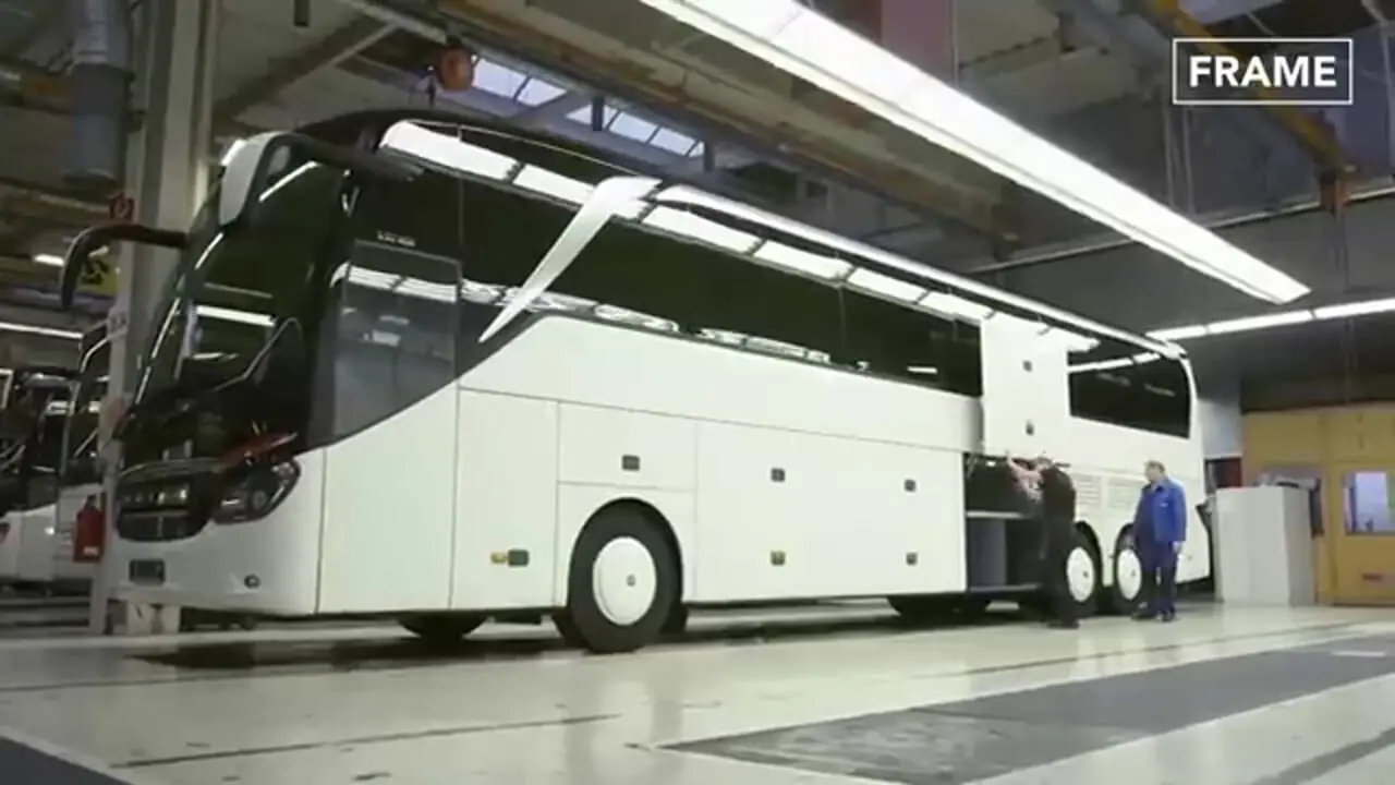 چگونه آلمانیها اتوبوسهای لوکس خود را در یک کارخانه میلیارد دلاری میسازند؟
