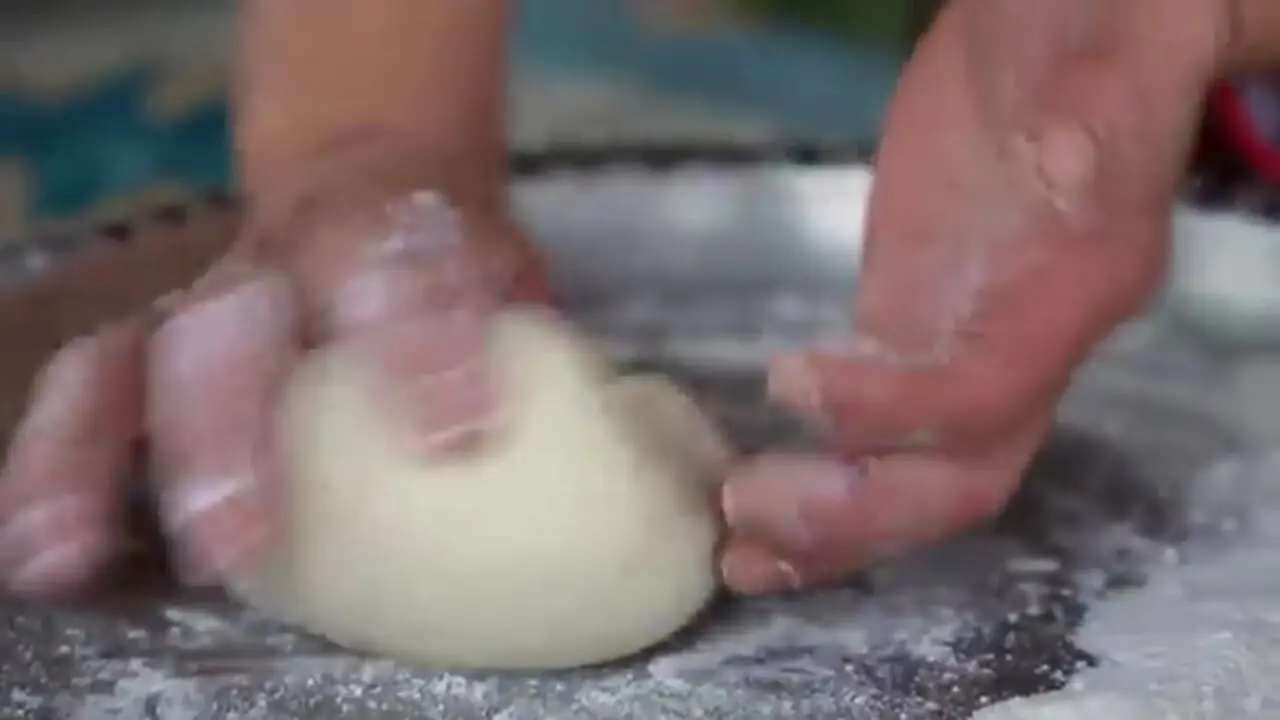 ببینید| غذای روستایی در ایران؛ پخت کوفته با گوشت چرخ کرده، سبزیجات و ادویه‌