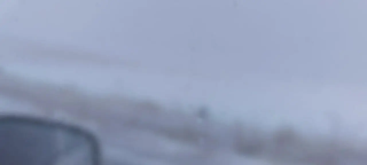 ببینید؛ برف و کولاک جادههای این نقطه از کشور را سفیدپوش کرد