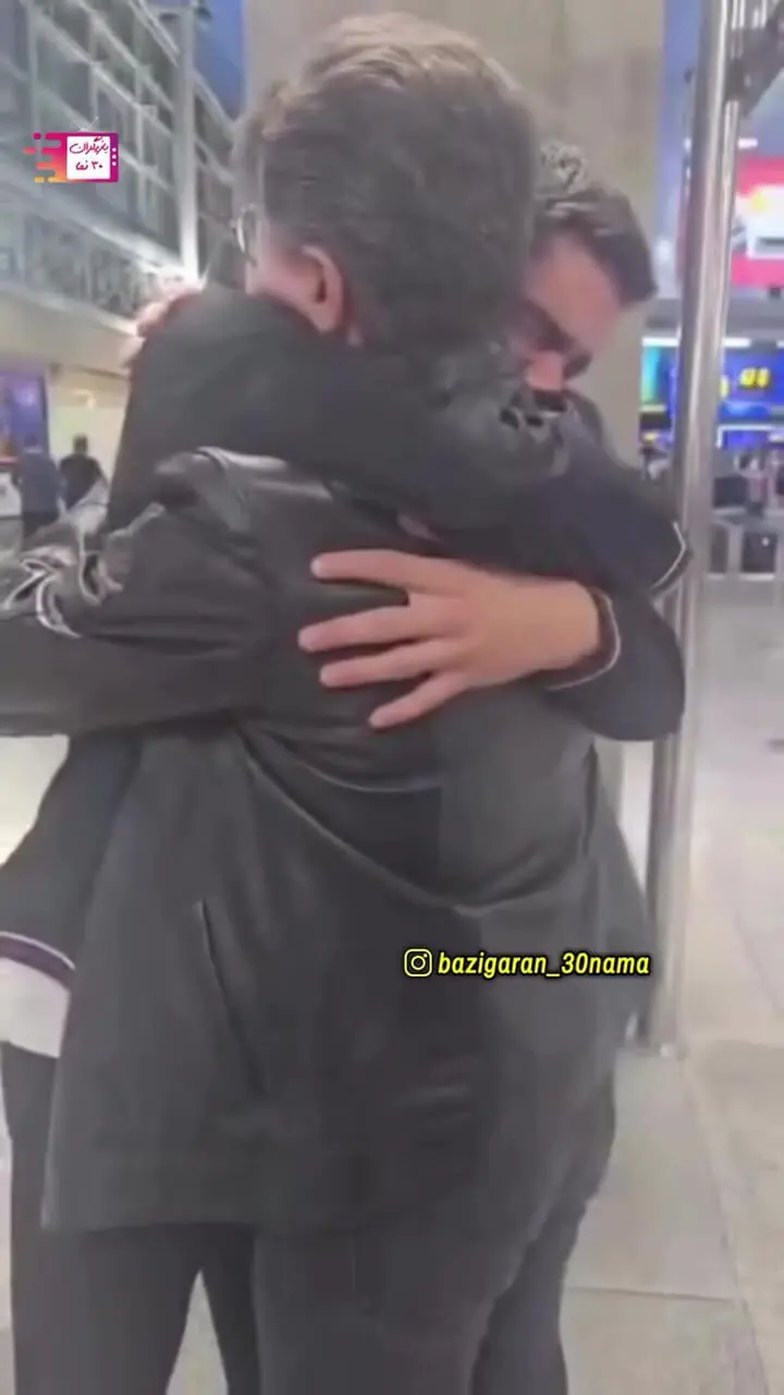 ببینید؛ گریههای دردناک امیرحسین مدرس در فرودگاه بخاطر مهاجرت پسرش