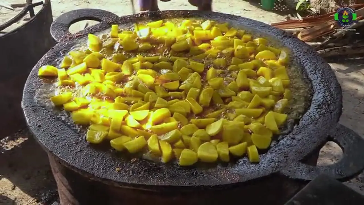 ببینید| غذای روستایی در هند؛ پخت خوراک کاری با ماهی تیلاپیا توسط 3 پدربزرگ روستایی