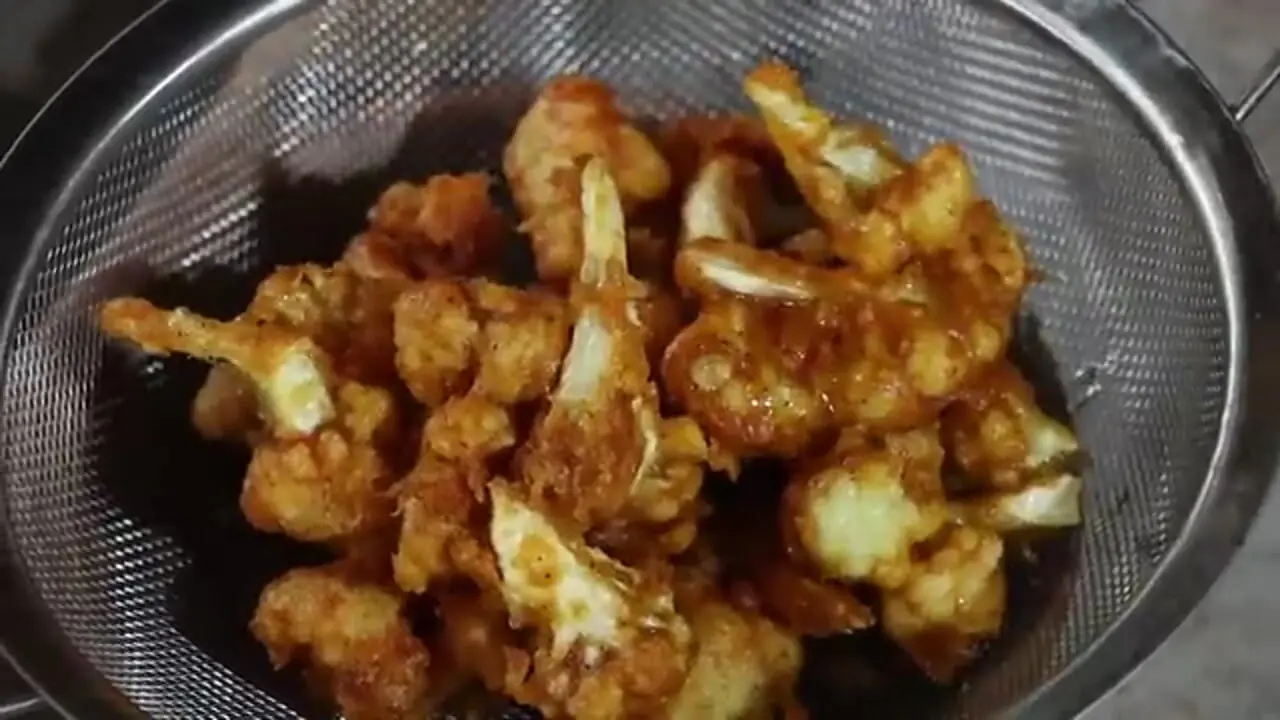 ببینید| غذای روستایی در سریلانکا؛ برداشت گل کلم و تهیه خوراک مرغ و سالاد